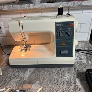 Kenmore 24 Stitch Sewing Machine 385.1764180 W/Foot Pedal Extras- Free Arm Works